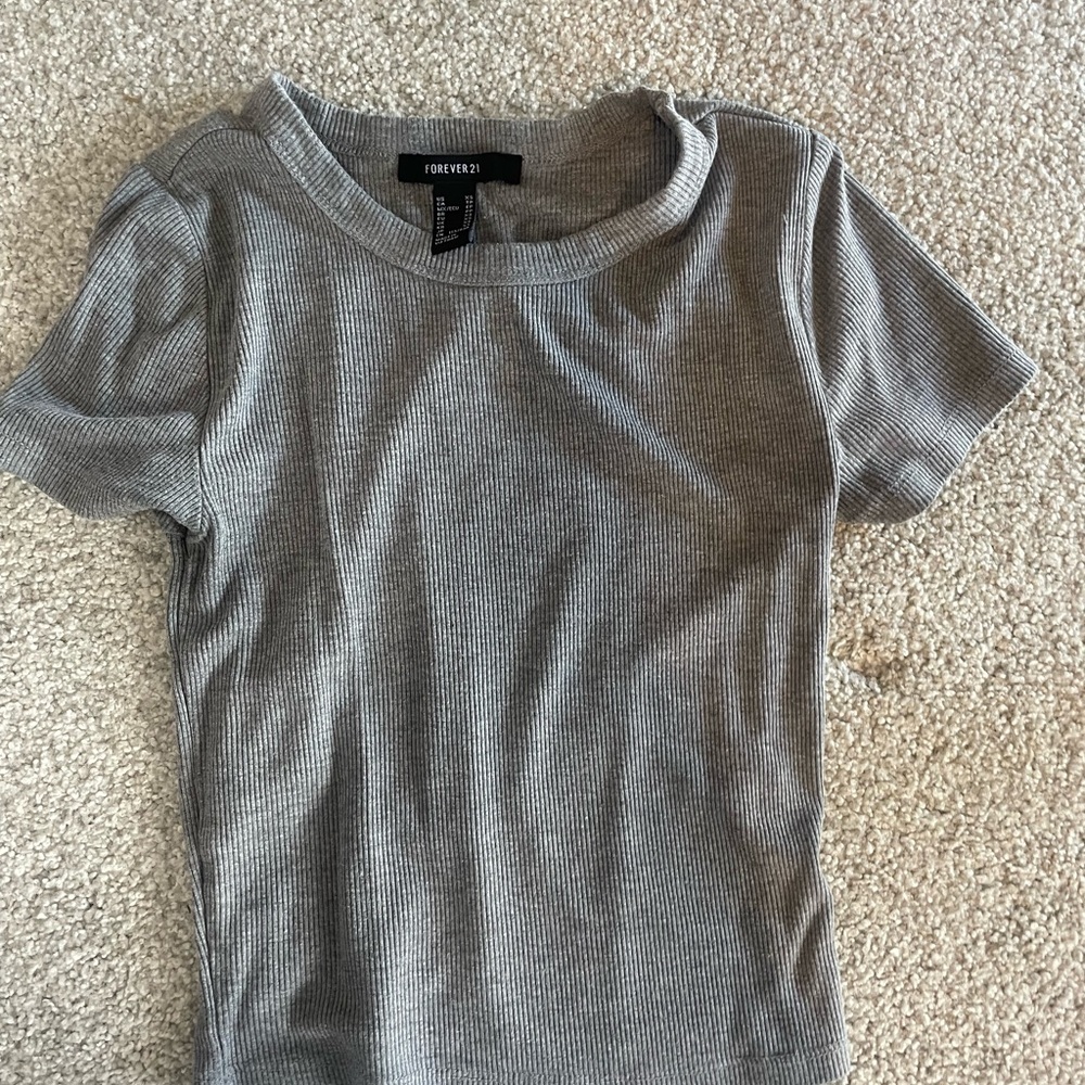 Forever 21 Gray Fitted Short Sleeve T-Shirt